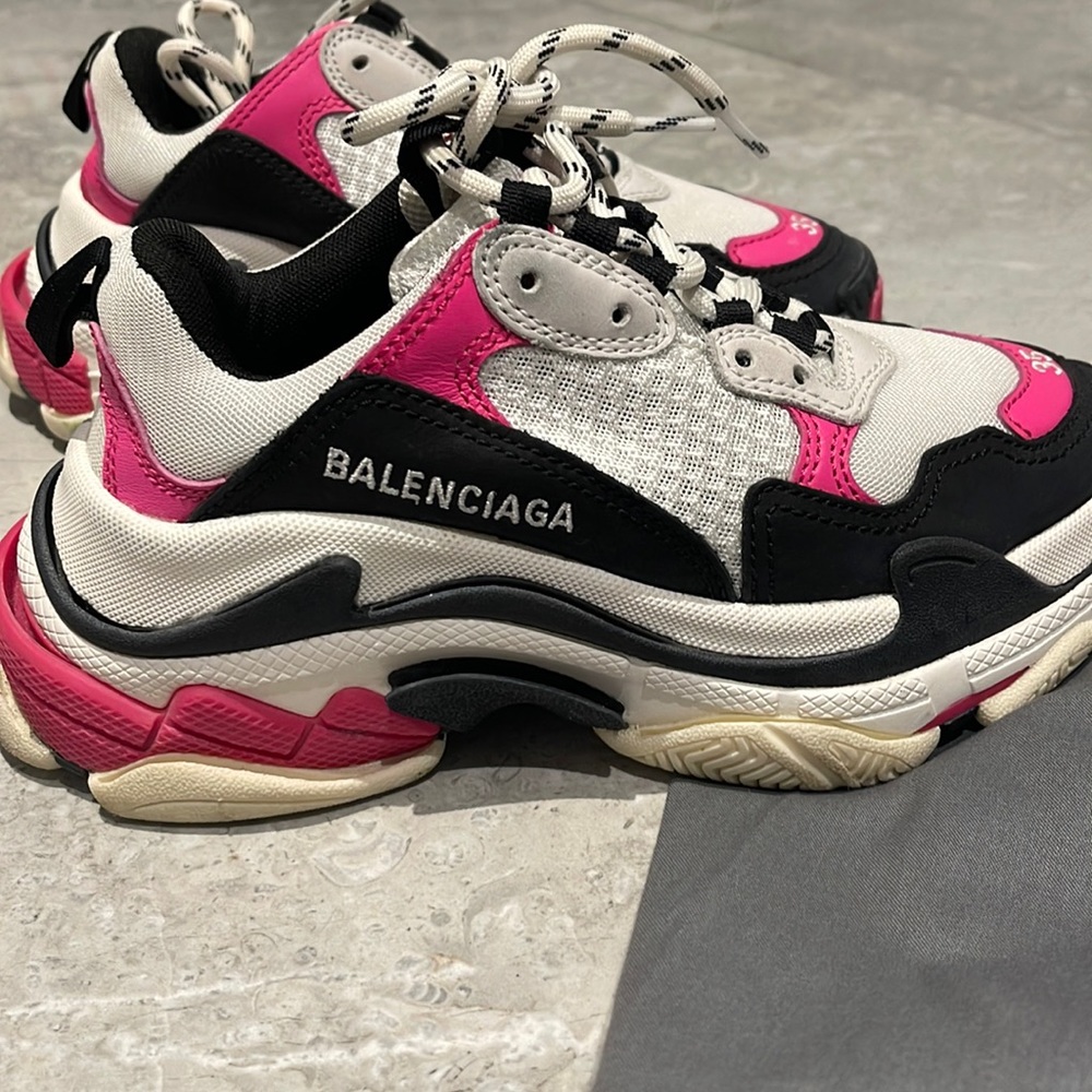 TRIPLE S SNEAKE